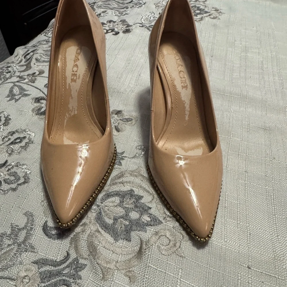Elegant Tan High Heels - Picture 3 of 6